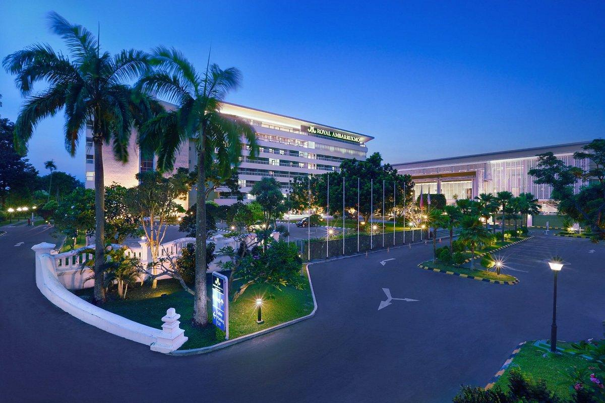 Hotel Royal Ambarrukmo Yogyakarta dengan arsitektur modern bernuansa Jawa
