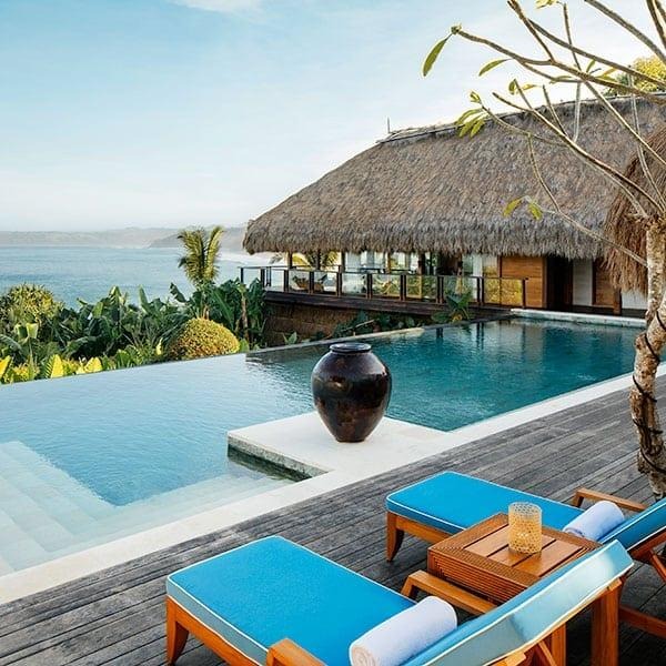NIHI Sumba dengan kolam renang dan pemandangan laut